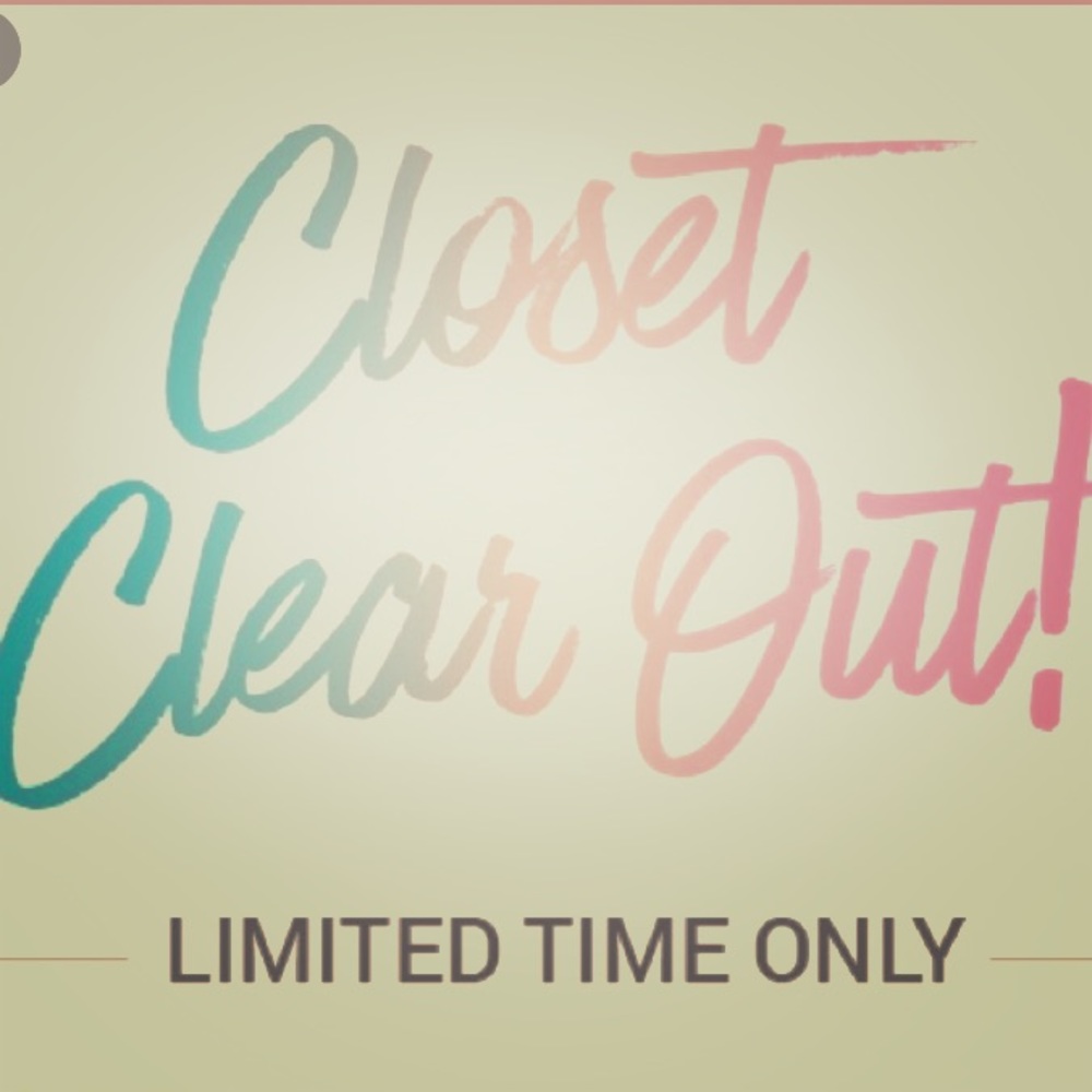 CLOSET CLOSING ❤️ FREE SHIPPING ON MOST ITEMS & ALL BUNDLES😊💕